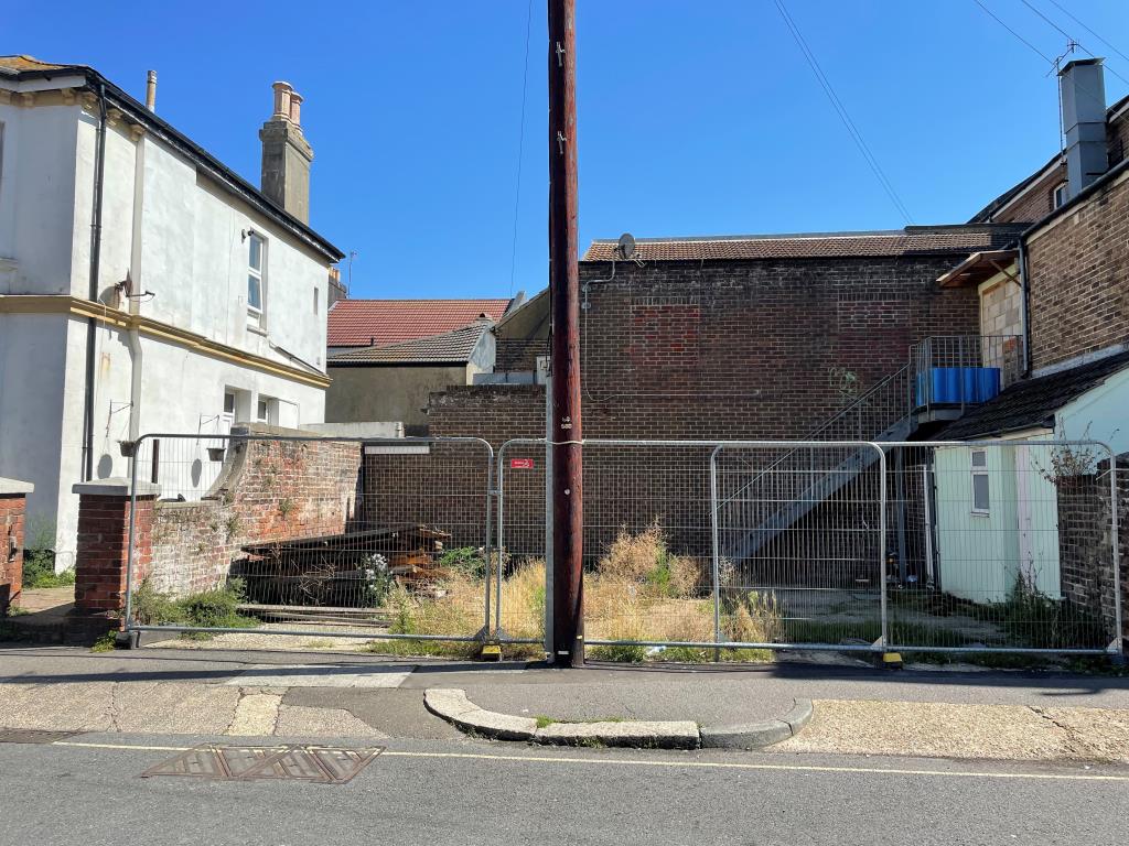 Lot: 139 - LAND WITH PLANNING FOR RESIDENTIAL DWELLING -